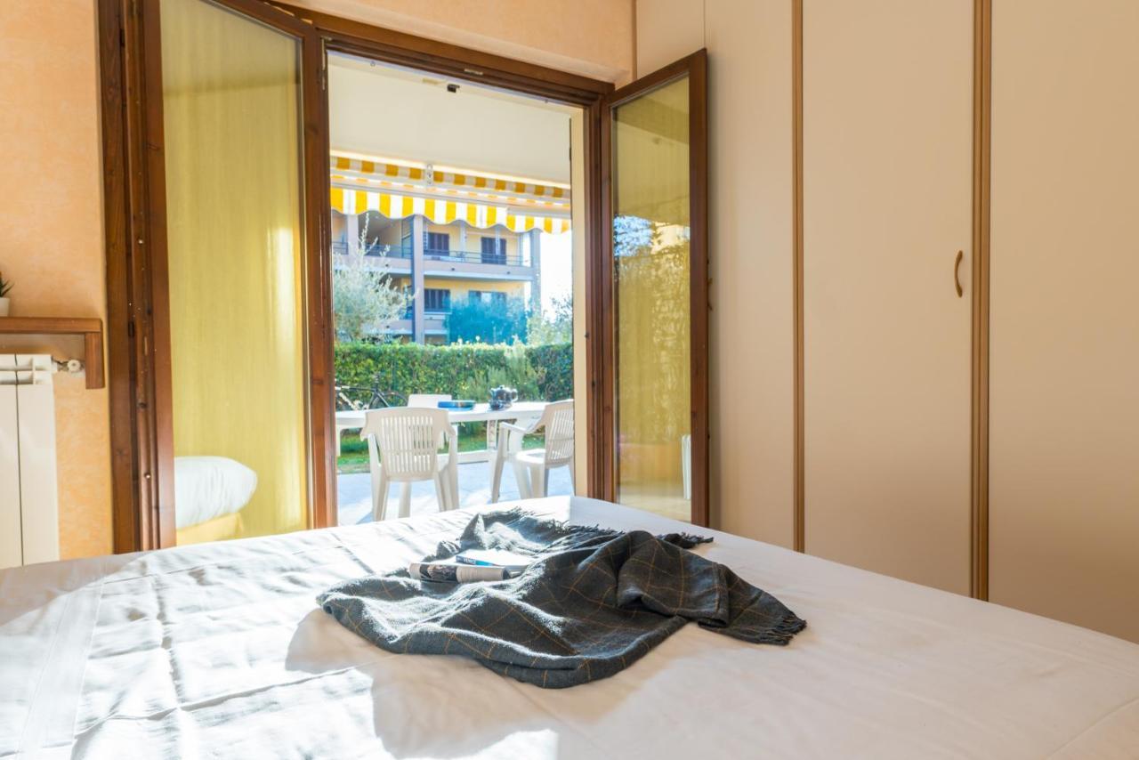 Gardappartamenti Tito Speri Pool And Garden Σιρμιόνε Εξωτερικό φωτογραφία