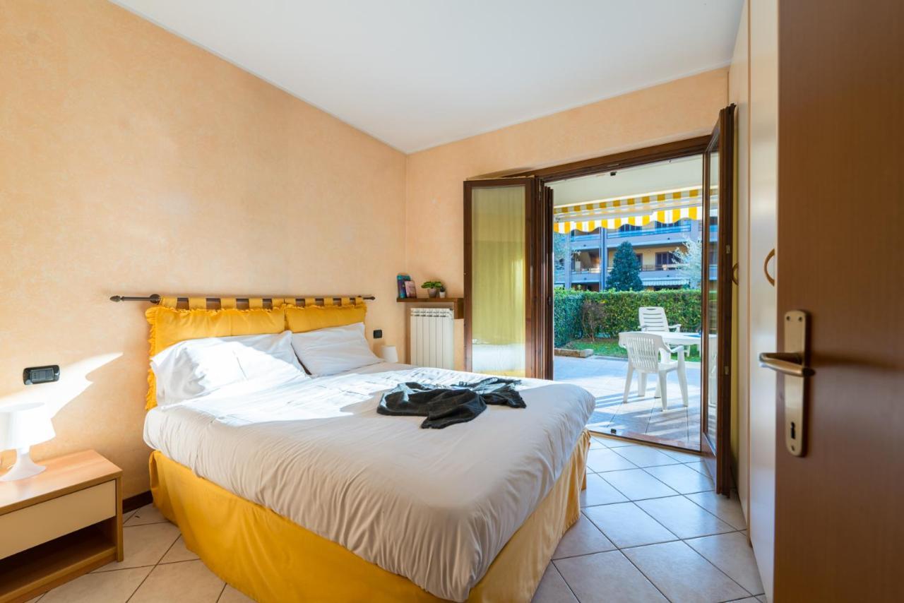 Gardappartamenti Tito Speri Pool And Garden Σιρμιόνε Εξωτερικό φωτογραφία
