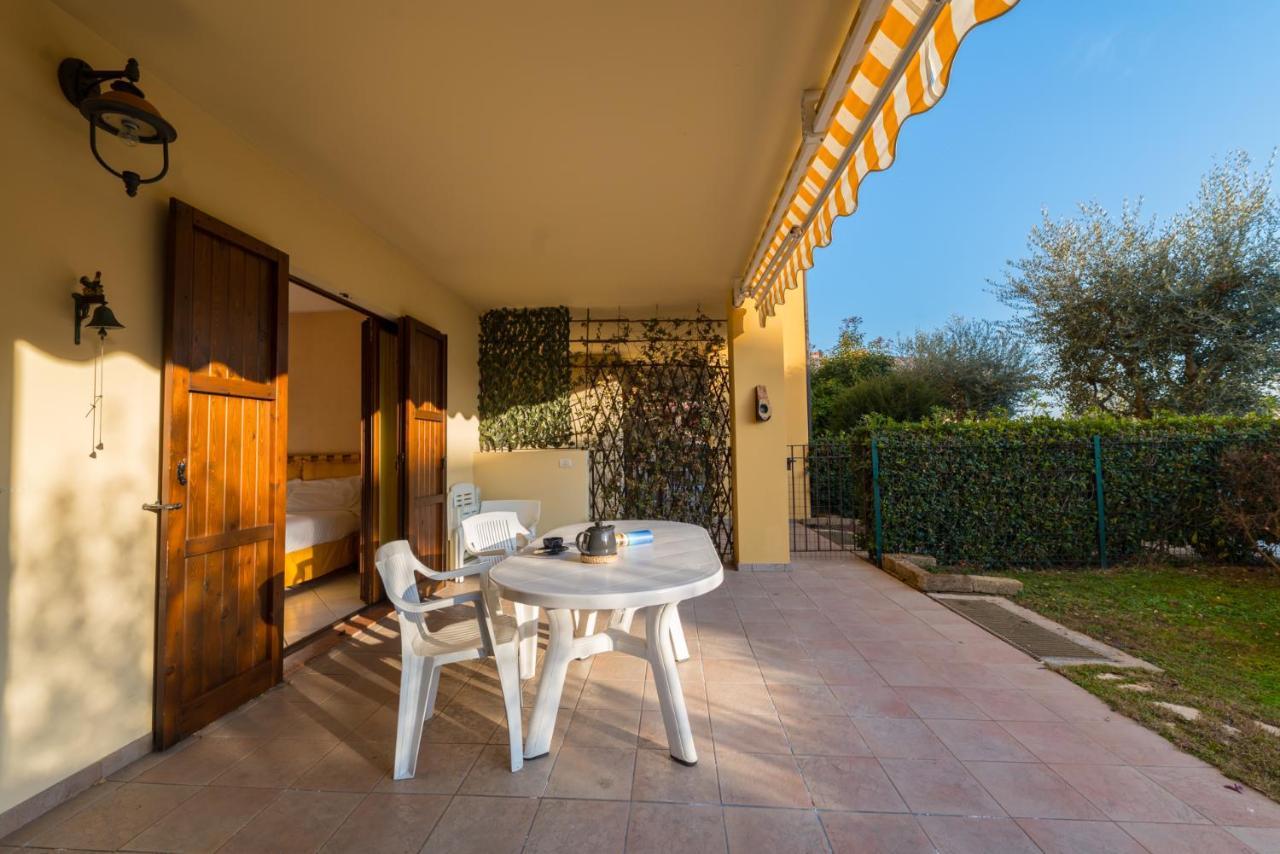 Gardappartamenti Tito Speri Pool And Garden Σιρμιόνε Εξωτερικό φωτογραφία