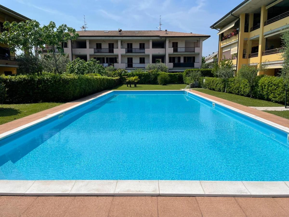 Gardappartamenti Tito Speri Pool And Garden Σιρμιόνε Εξωτερικό φωτογραφία