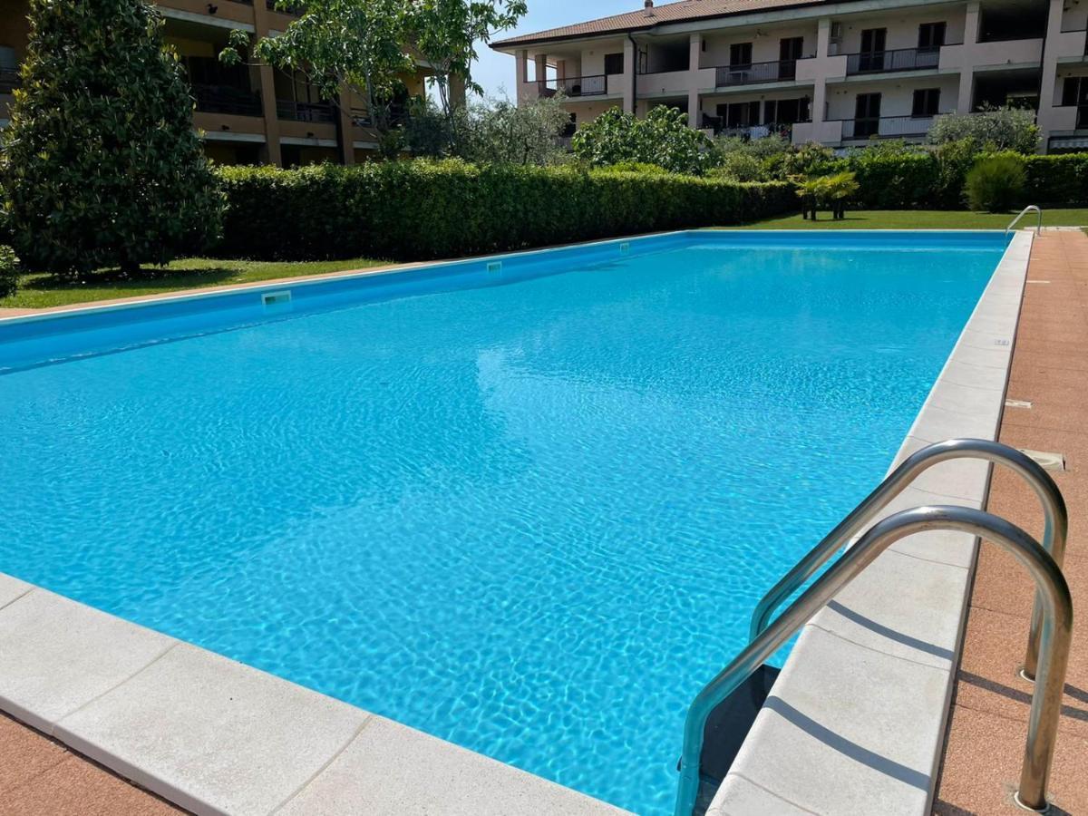 Gardappartamenti Tito Speri Pool And Garden Σιρμιόνε Εξωτερικό φωτογραφία