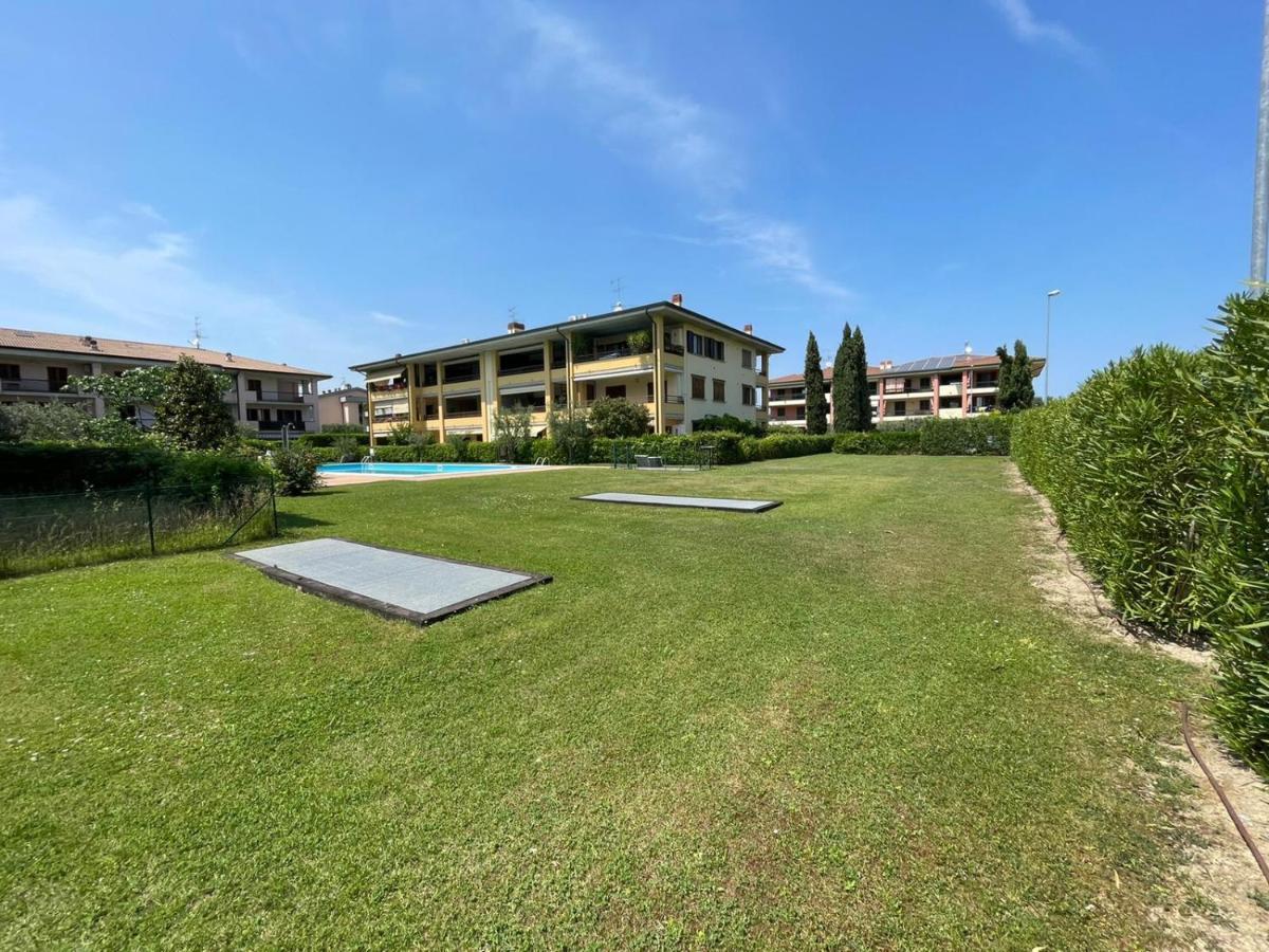 Gardappartamenti Tito Speri Pool And Garden Σιρμιόνε Εξωτερικό φωτογραφία